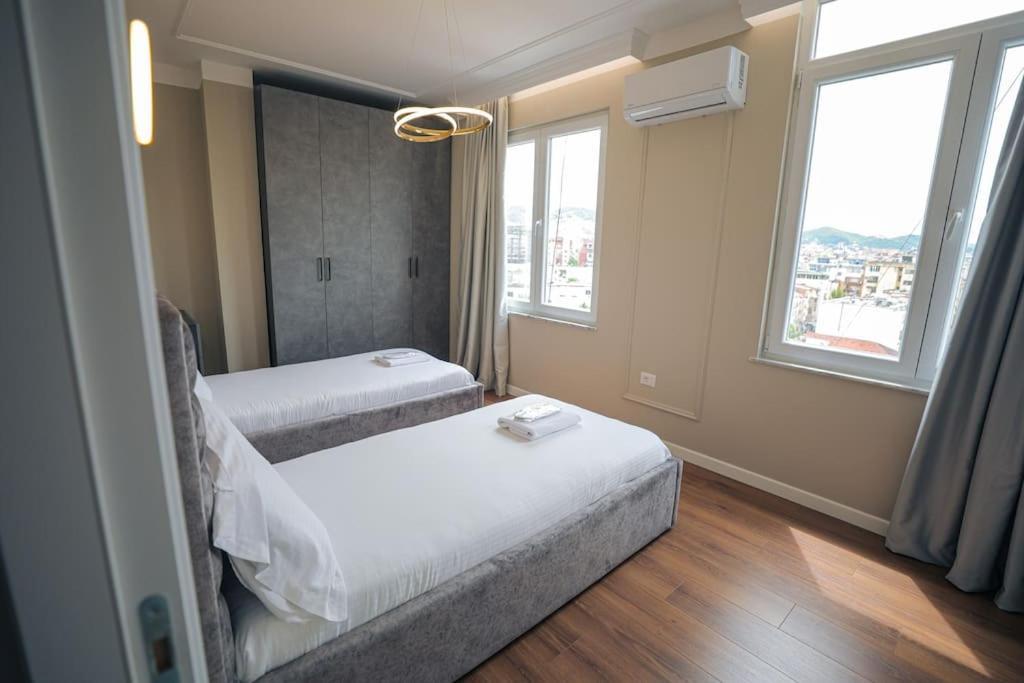 Miku Apartment-upscale 2bdr With A Spectacular View * Tiranë