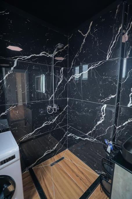 Miku Apartment-upscale 2bdr With A Spectacular View Tiranë