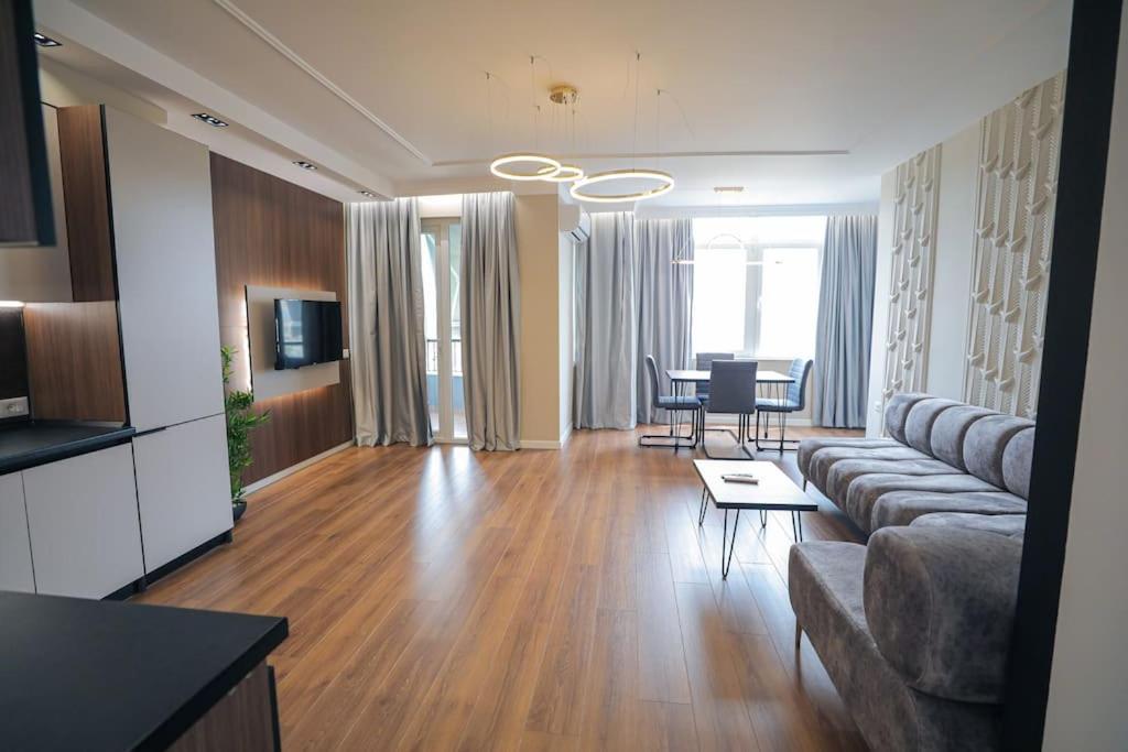 Miku Apartment-upscale 2bdr With A Spectacular View Tirana